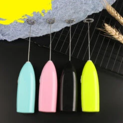 HIASDFLS Montalatte Palmare A Batteria Da 2 Pezzi - Frusta Elettrica Montalatte Agitatore A Batteria, Schiumalatte Manuale, Mini Miscelatore Per Caffè A Prova Di Proiettile, Cappuccino, Latte, Frappe -Piccoli Elettrodomestici Negozio 59383202 3